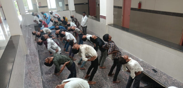ప్రభుత్వ యునాని డిస్పెన్సరిలో యోగా తరగతులు