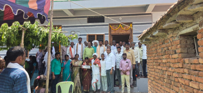 Congress Mandal President inaugurated Indiramma's housewarming