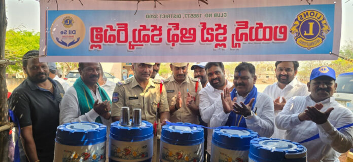 కమ్మర్ పల్లిలో చలివేంద్రాన్ని ప్రారంభించిన భీంగల్ సిఐ