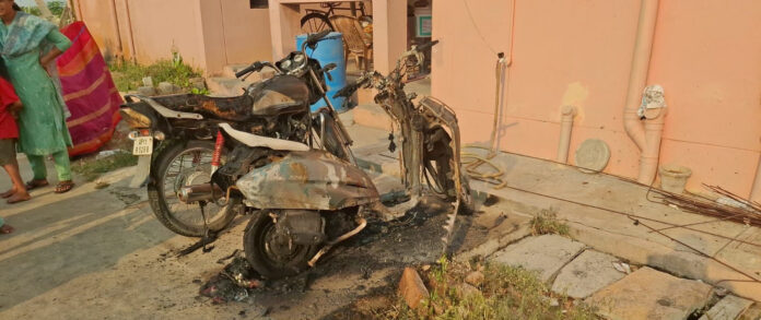 Unidentified persons set fire to a scooty and a bike