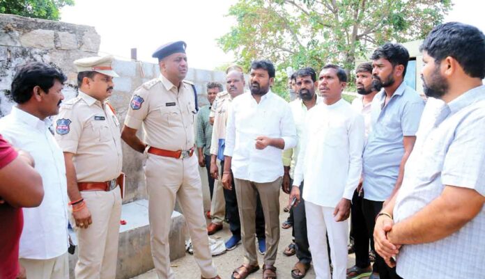 పులిగోనిపల్లితండాలో దారుణం