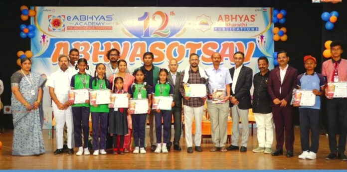 శాంభవి విద్యార్థులకు రాష్ట్రస్థాయి అవార్డులు