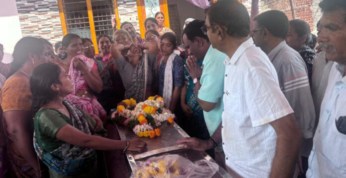 కార్యకర్తల కుటుంబాలకు అండగా ఉంటాం