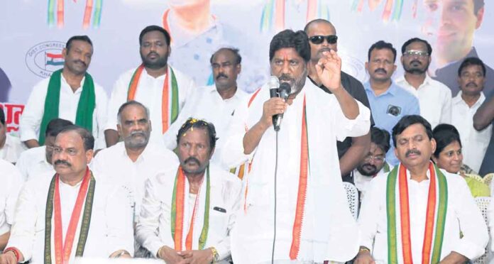 నిప్పు తొక్కిన కోతిలా విపక్షం..