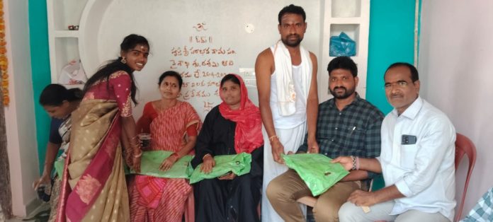 Congress leaders make noise at Indiramma's housewarming ceremony