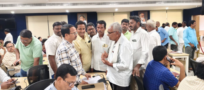 Pedda Beeravalli Society should be granted a maize purchasing center.