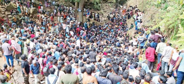 Crowds throng to the Saleshwaram Jathara.