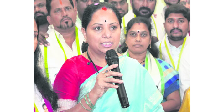 మహత్మా ఫూలే విగ్రహ ఏర్పాటులో ప్రభుత్వం నిర్లక్ష్యం