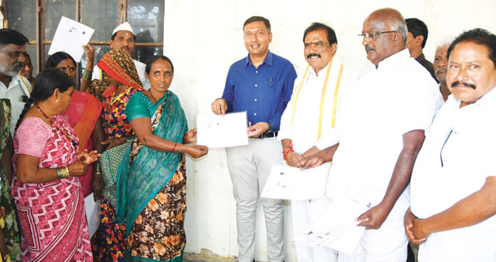 13 ఏండ్ల భూసమస్యకు పరిష్కారం