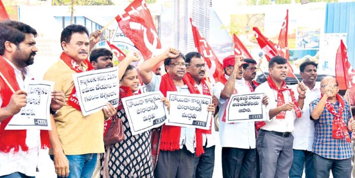 నోయిడా పోరాటంపై అణచివేత దారుణం