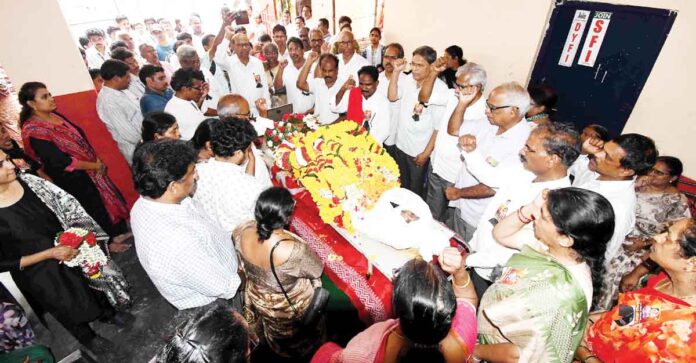 రోజారాణికి కన్నీటి వీడ్కోలు