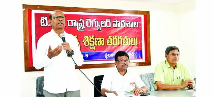 కార్మికవర్గ చైతన్యాన్ని పెంచుకోవాలి:చుక్క రాములు