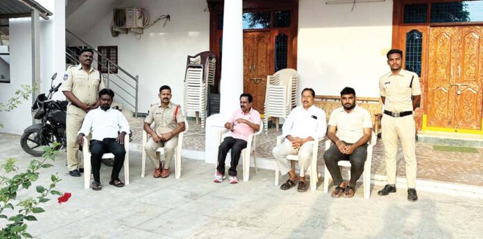 దేవరకొండ మాజీ ఎమ్మెల్యే రవీంద్రకుమార్ హౌస్ అరెస్ట్