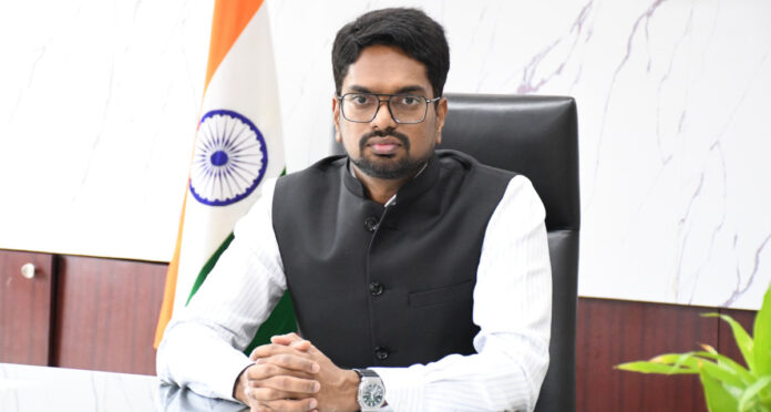 Accreditation card issued to every eligible journalist: Collector