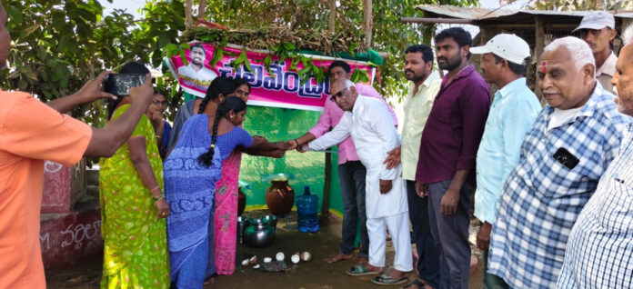 దాహాన్ని తీర్చేందుకే చలివేంద్రం: సర్పంచ్