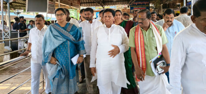 The government is committed to the development of temples.