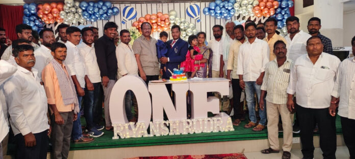 Former Minister Lakshma Reddy participated in the birthday celebrations.