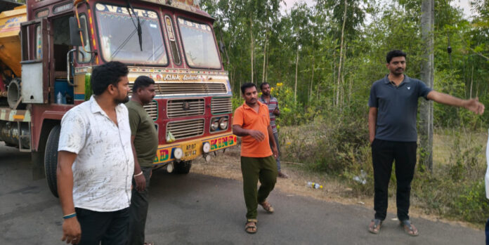 Lorry hits two-wheeler