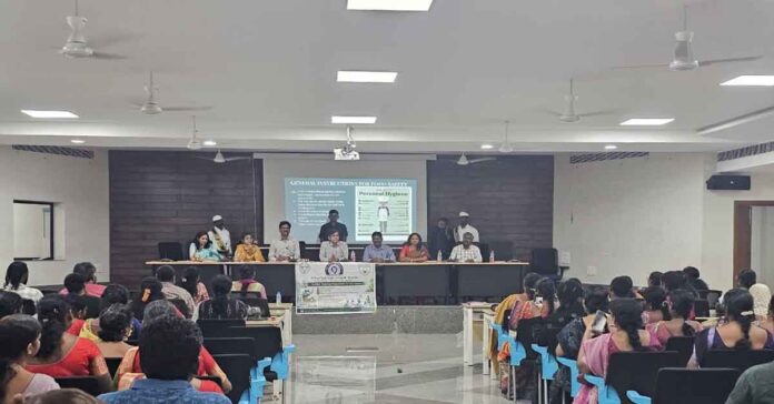 Training on food preservation...