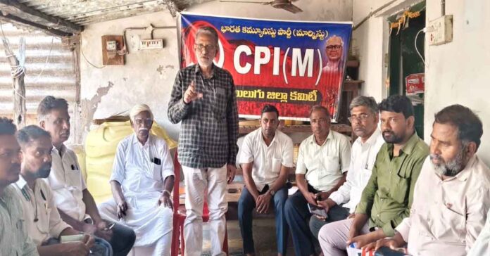 The price of a tunic should be increased by Rs. 4: CPM state secretary Bandaru Ravikumar