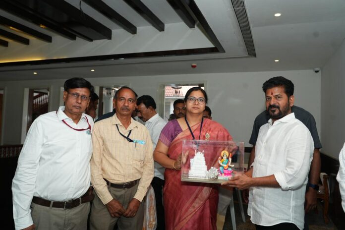 కాఫీ టేబుల్ బుక్ ను ఆవిష్కరించిన సిఎం