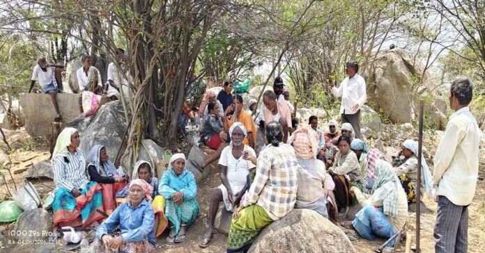 ఉపాధిలో కంటి ఫోటో విధానాన్ని రద్దు చేయాలి