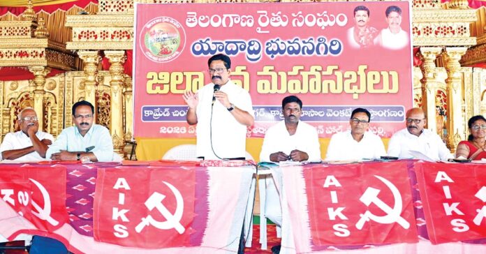 వ్యవసాయరంగాన్ని ‘కార్పొరేట్ల’ కు కట్టబెట్టే యత్నం