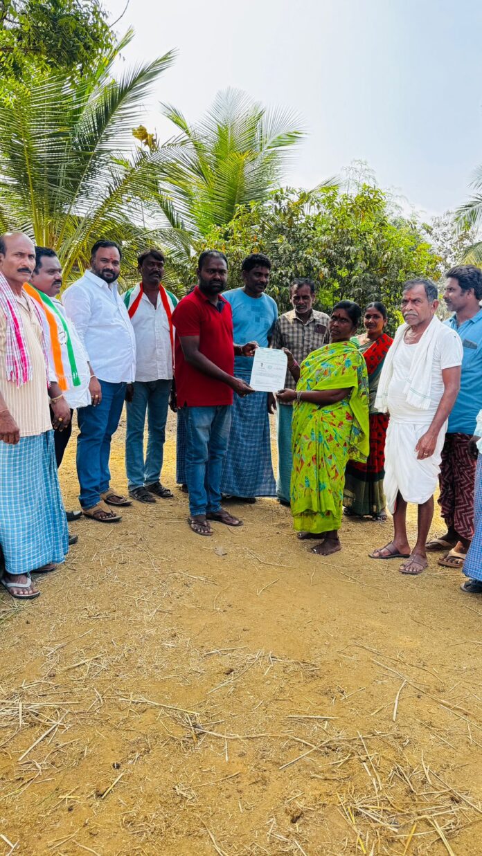 ఎమ్మెల్యే ఆదేశాల మేరకు సీఎం రిలీఫ్డ్ ఫం చెక్కులు అందజేత