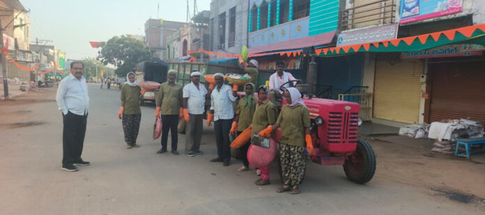 శానిటేషన్ పనులను పరిశీలించిన ఎంపీడీఓ