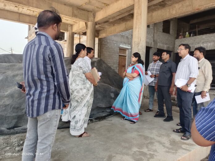 ఆస్పత్రి నిర్మాణ పనులను వేగంగా పూర్తి చేయాలి: కలెక్టర్