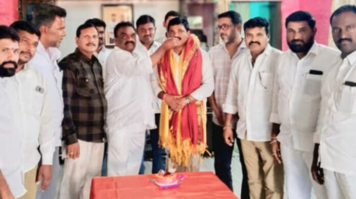 రేగటి రవికి జన్మదిన శుభాకాంక్షలు తెలిపిన ఎమ్మెల్యే