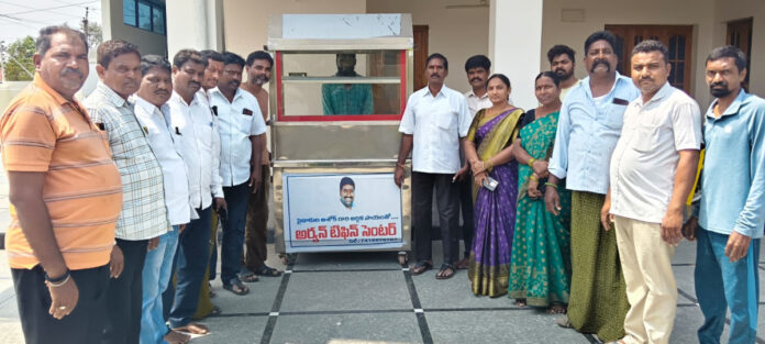 జీవనోపాధికై ఫాస్ట్ ఫుడ్ స్టాండ్ ను అందించిన అశోక్