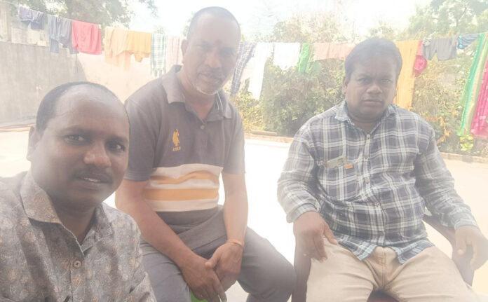 Rural doctors visit the family of the deceased