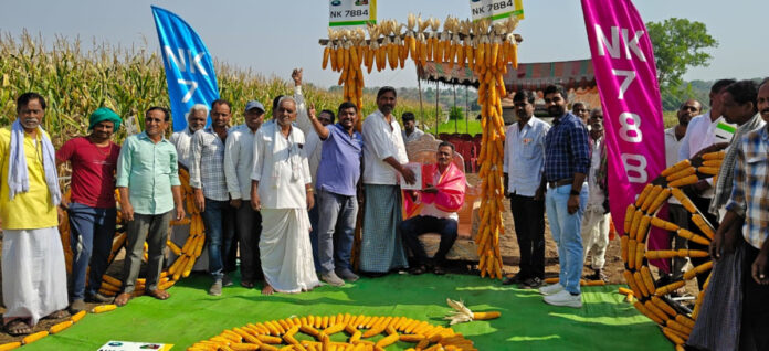అధిక దిగుబడి సాధించిన రైతుకు ఘన సన్మానం