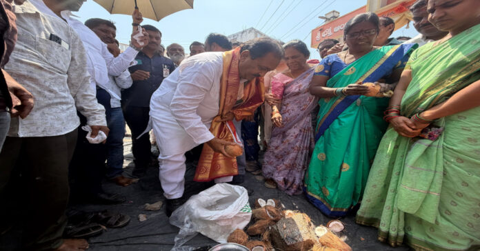 అభివృద్ధి పనులకు శంకుస్థాపన చేసిన షబ్బీర్ అలీ