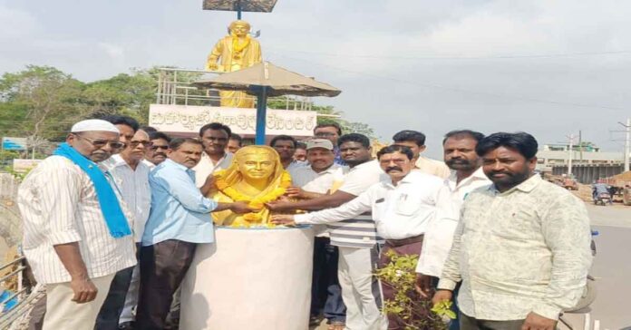 Jyoti Rao Phule was a social revolutionary