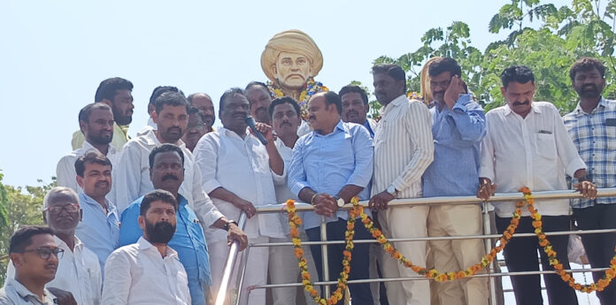 పేదల అభ్యున్నతికి కృషి చేసిన పూలే: ఎమ్మెల్యే