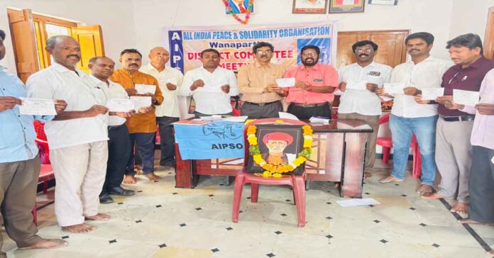 People of all walks of life should fight for world peace against wars