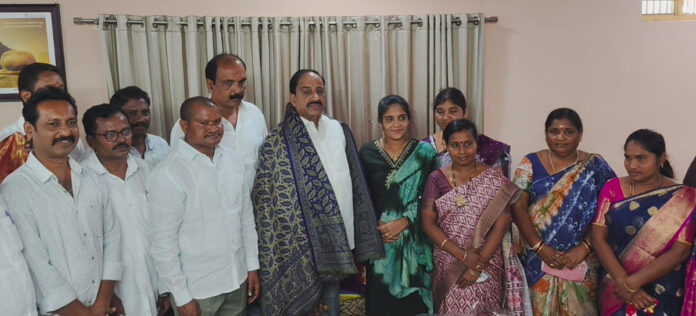 Councilors should carry out their responsibilities effectively.