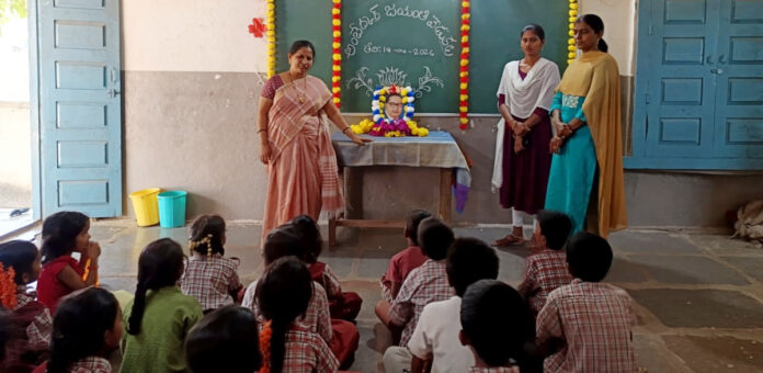 ప్రభుత్వ పాఠశాలలో ముందస్తు అంబేద్కర్ జయంతి వేడుకలు.!