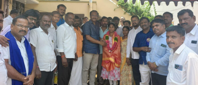 చదువుకు పేదరికం అడ్డురాదు