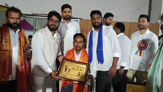 దుండ్ర సుమన్ కు “దళిత రత్న” అవార్డు