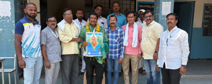 Teachers honor artist