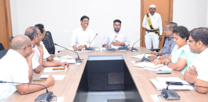 Meeting on grain purchase..