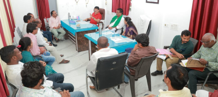 People should not bribe officials.