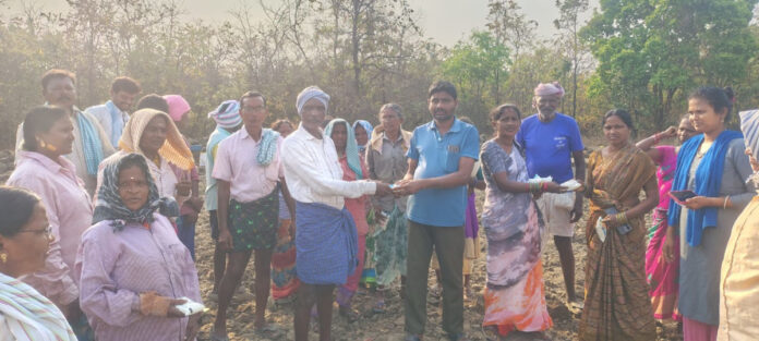 Distribution of buttermilk packets to daily wage earners