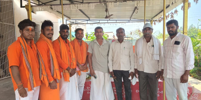 Former MPP donates for temple construction