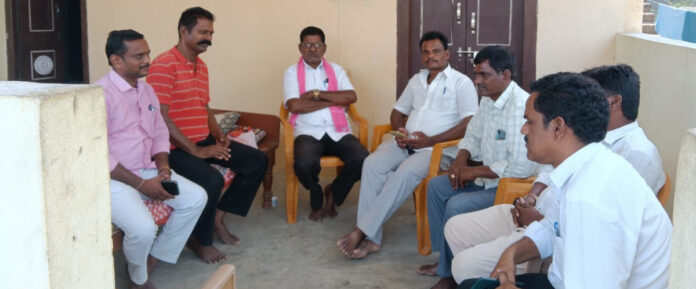 BRS leaders visit Perumandla Guttayya