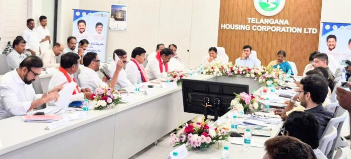 గృహ నిర్మాణ శాఖ సమీక్ష సమావేశంలో పాల్గొన్న ఎమ్మెల్యే తోట