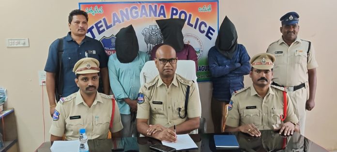 Interstate currency smuggling gang arrested